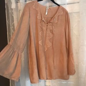 Adorable top by Andree Blue